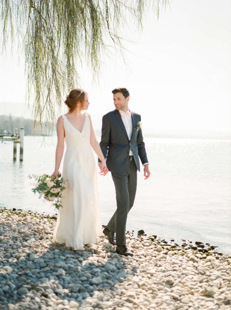 bride and groom in geneva on the shores of Lake Geneva