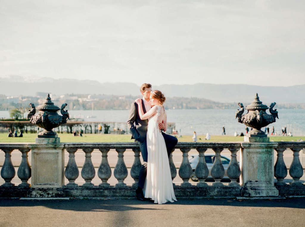 bride and groom in geneva on the shores of Lake Geneva
