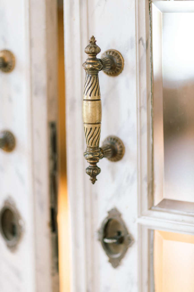 door handle of chateau de moulinsard