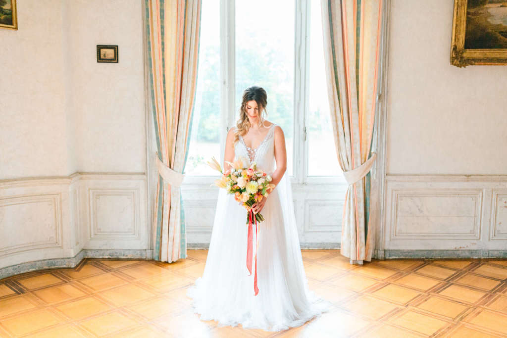 the bride with her bouquet in the reception room
