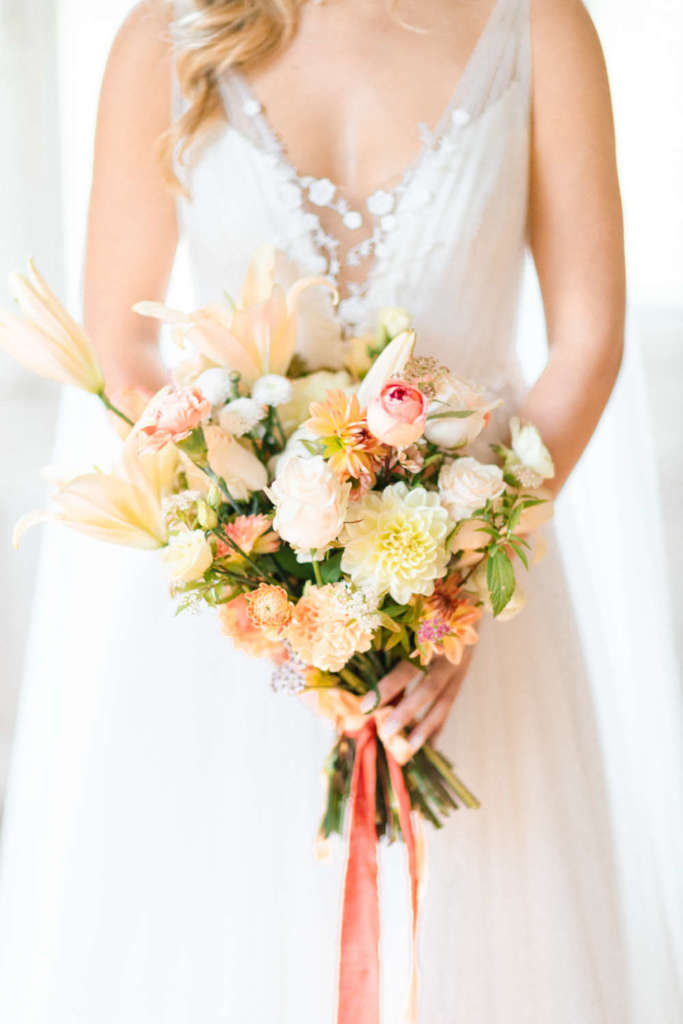 la mariée et son bouquet