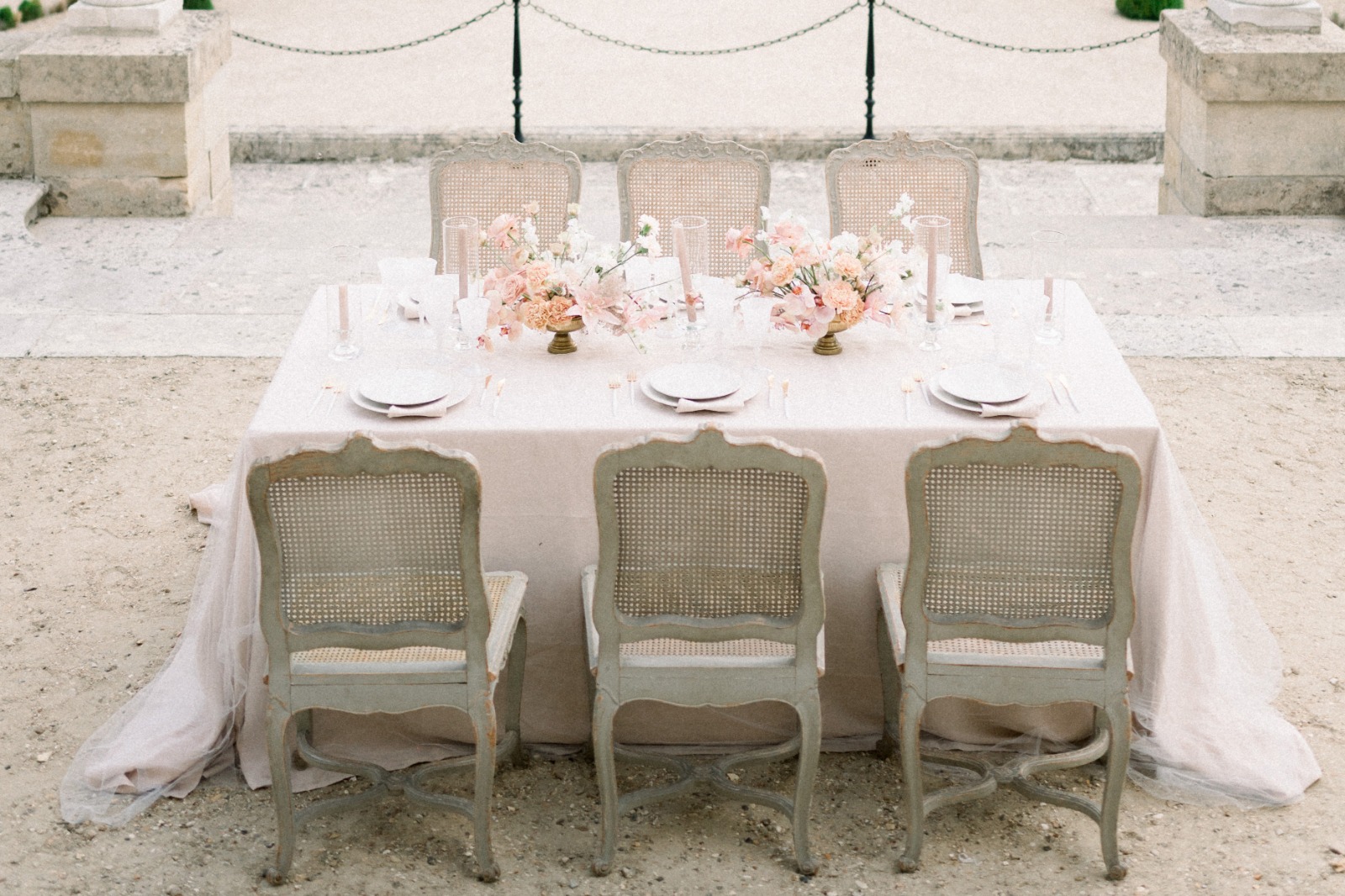 Wedding table at the chateau de Villette in Paris