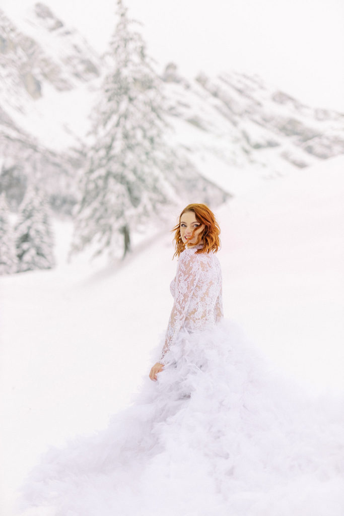 Mariée à la neige, mariage hiver, robe de mariée hivernale