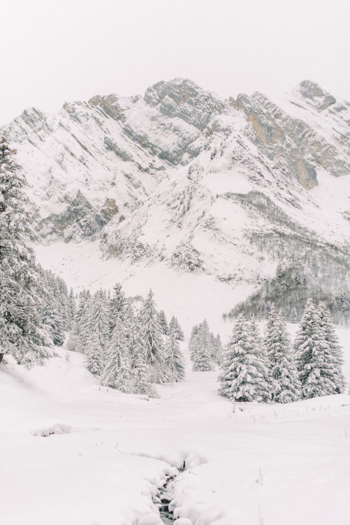 winter wedding in moutains