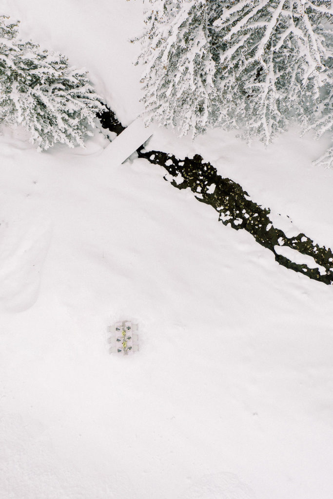 table de mariage à la neige, table mariage hiver, mariage à la montagne