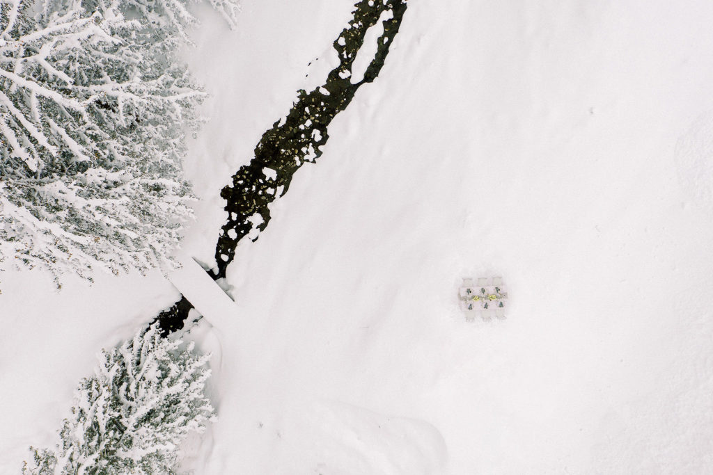 table de mariage à la neige, table mariage hiver, mariage à la montagne