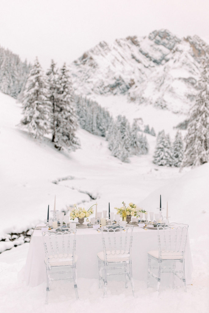 table for winter wedding, decoration for winter wedding, snowy wedding
