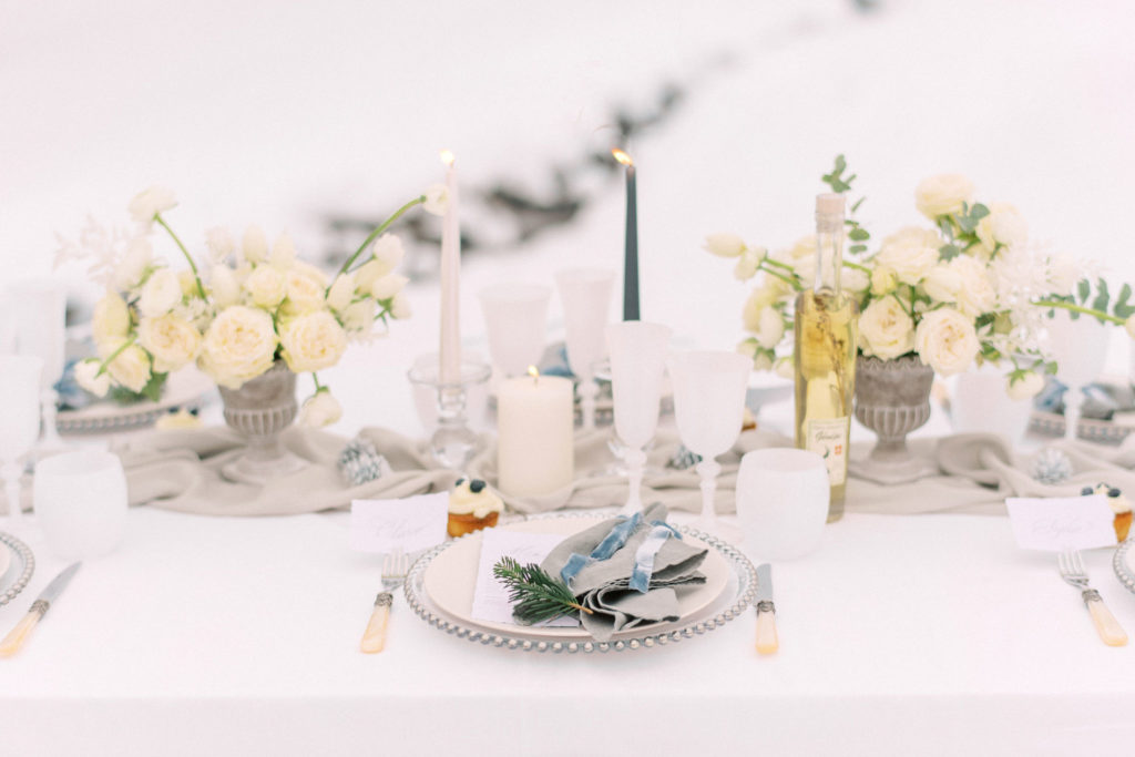 table de mariage à la neige, table mariage hiver, mariage à la montagne