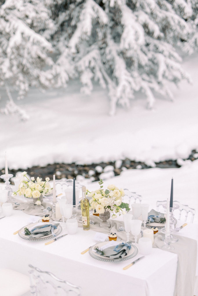 table de mariage à la neige, table mariage hiver, mariage à la montagne