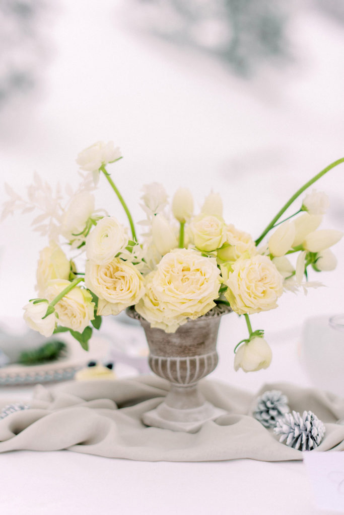 centre de table mariage hiver, fleurs mariage à la neige