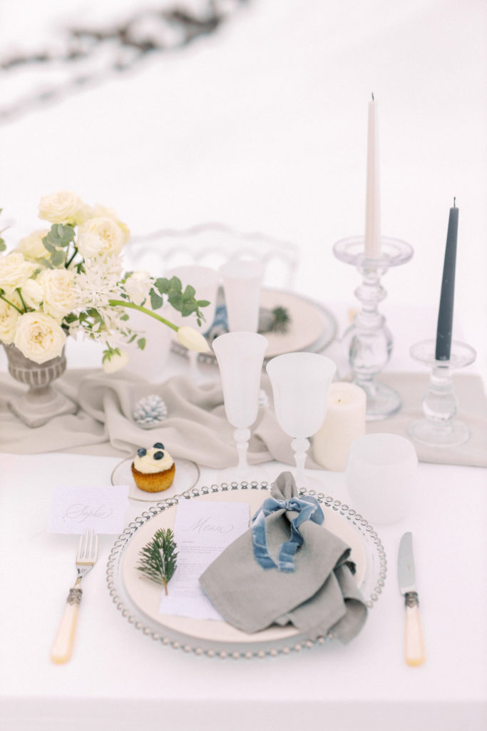 vaisselle mariage hiver, vaisselle mariage à la neige , décoration mariage hiver, calligraphie mariage hivernal