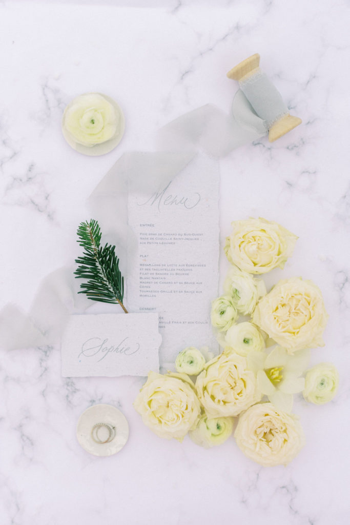 flatlay mariage hiver, flatlay mariage à la neige, détails mariage hiver
