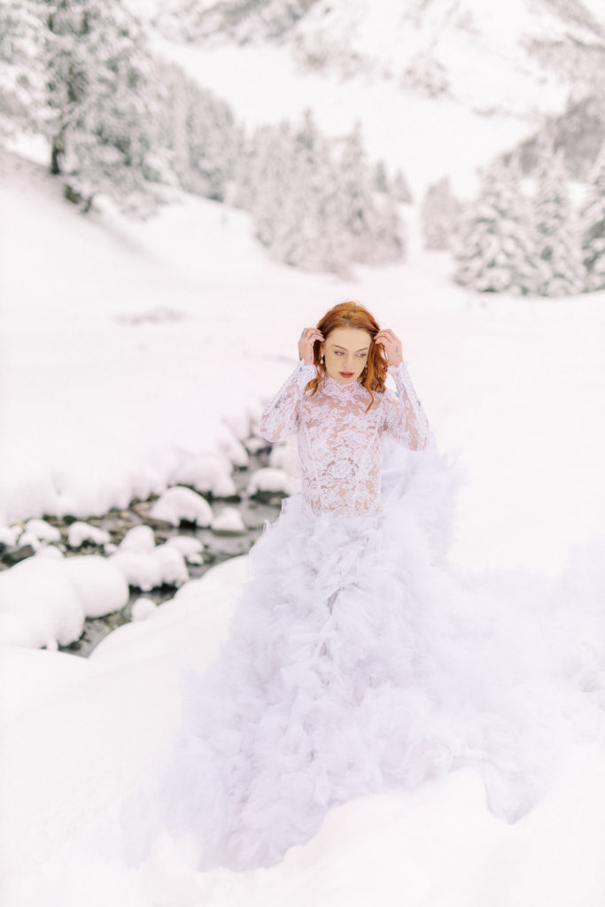 Mariée à la neige, mariage hiver, robe de mariée hivernale